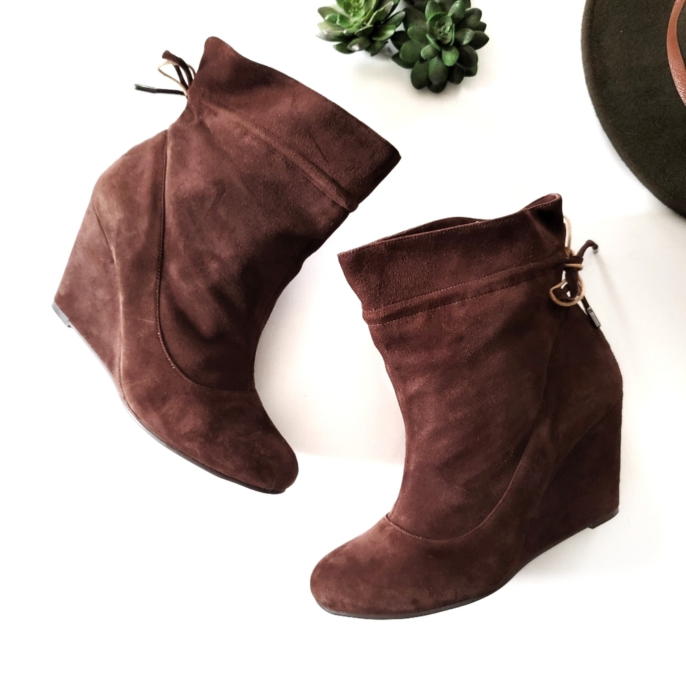 BCBGENERATION Wessy Brown Suede Booties Size 8 Boot Sock